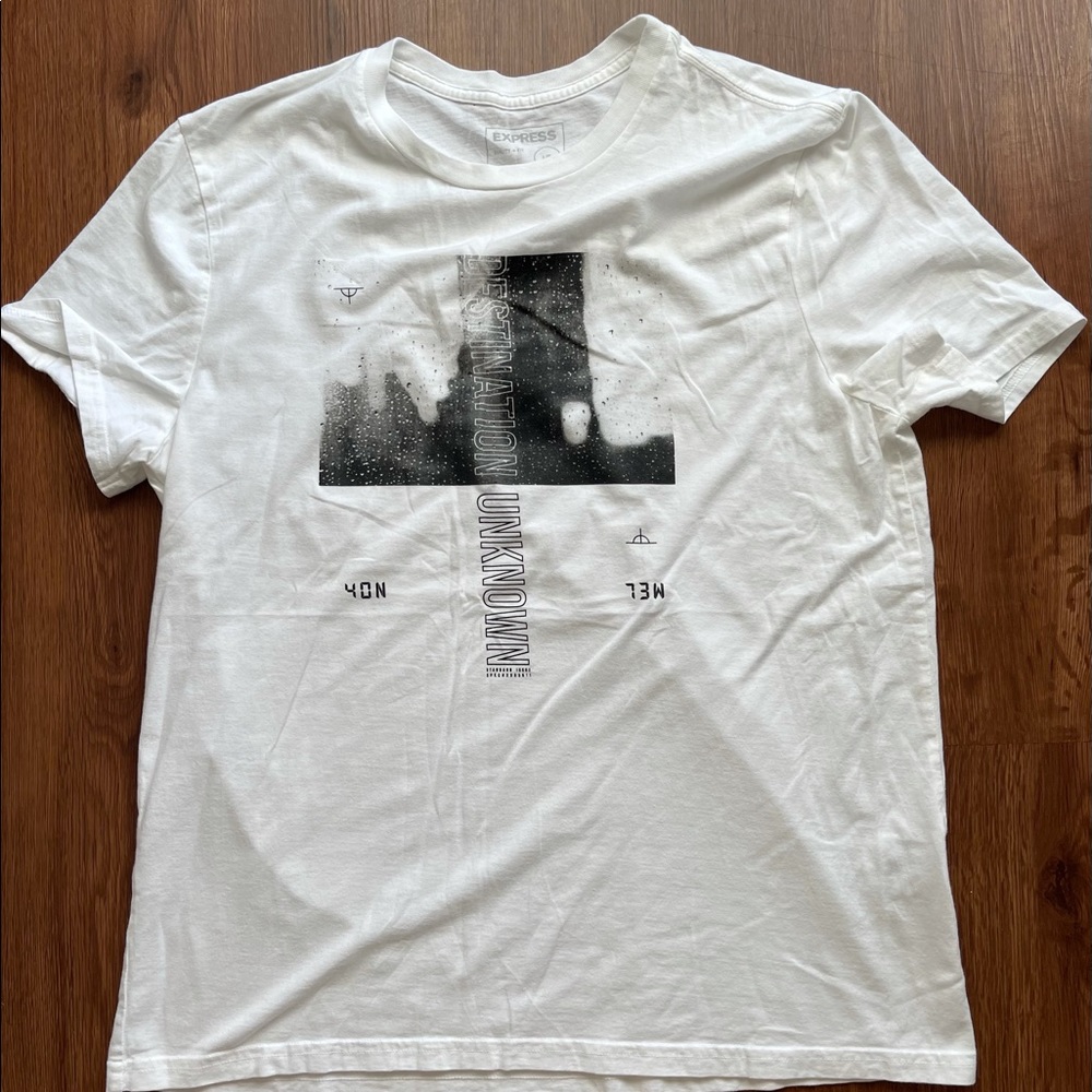Express graphic tee